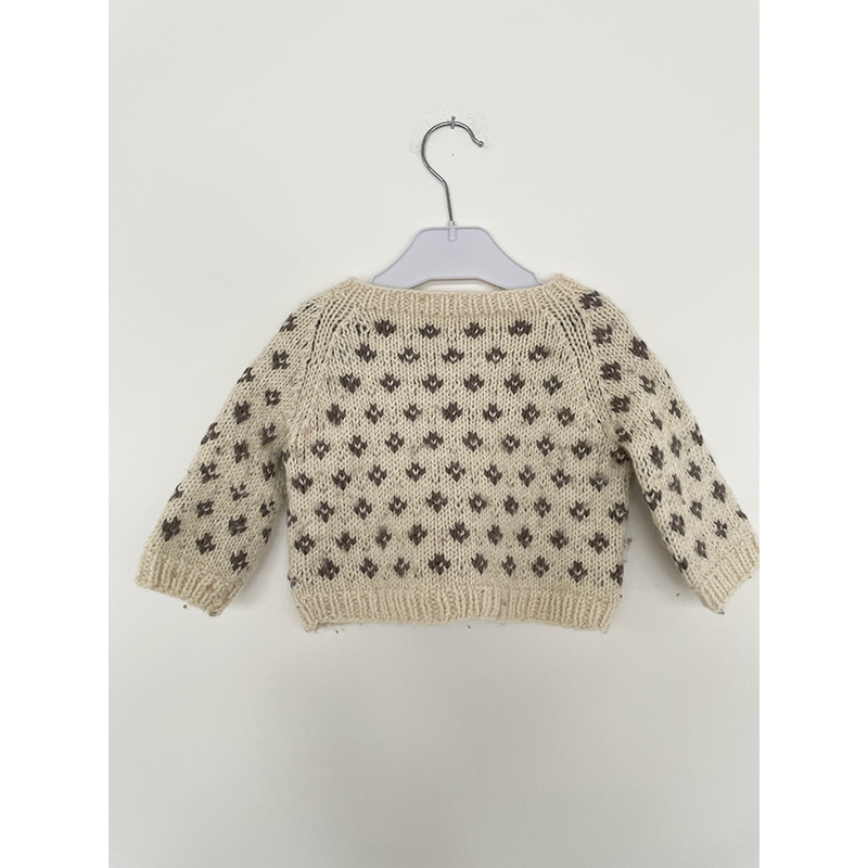 Hjemmestrik sweater med prikker str. 62