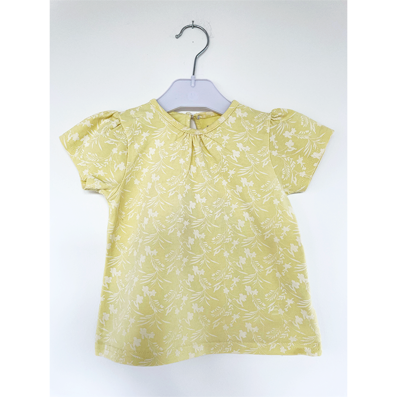 Friends t-shirt gul med hvide blomster str. 86