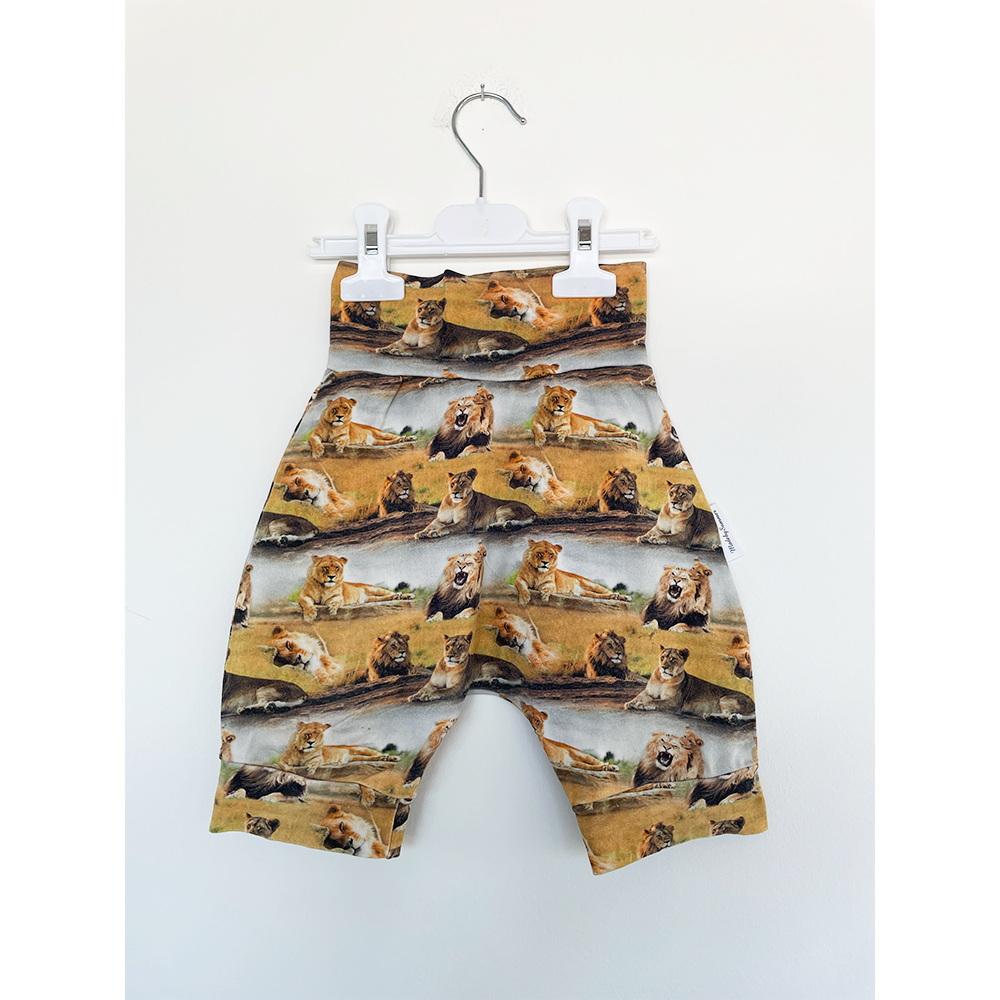 Sæt med shorts & t-shirt med løveprint, str. 86