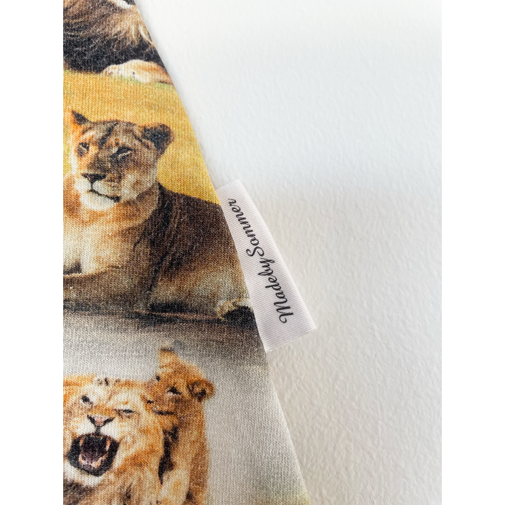 Sæt med shorts & t-shirt med løveprint, str. 86