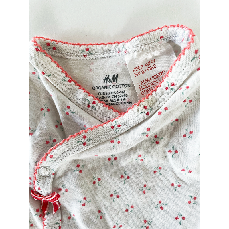 H&M langærmet body med kirsebær mønster 50