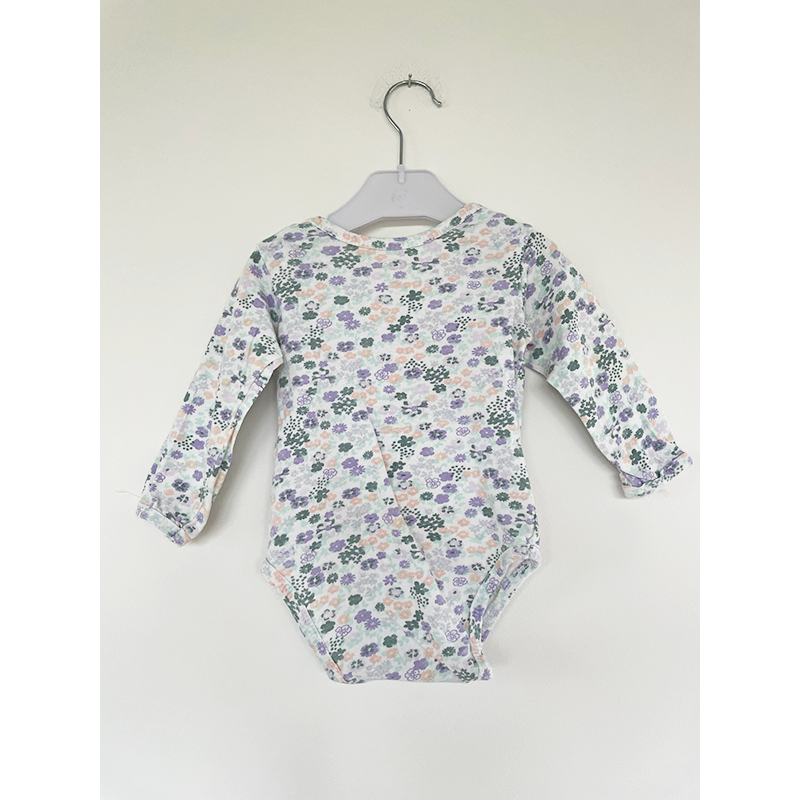 Blomstret langærmet body grønne pasteller 74 / 80