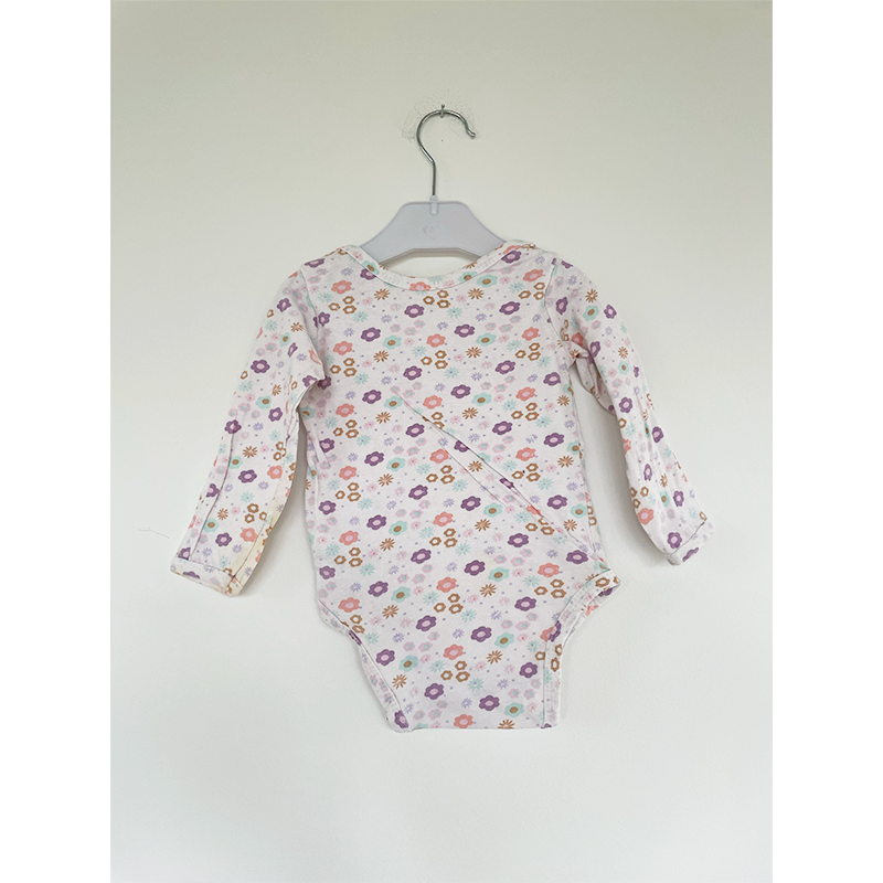 Blomstret langærmet body lyseblå pasteller 74 / 80