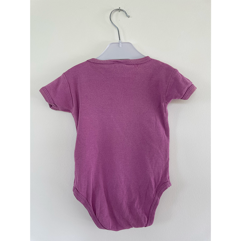 Little One kortærmet lilla body 80