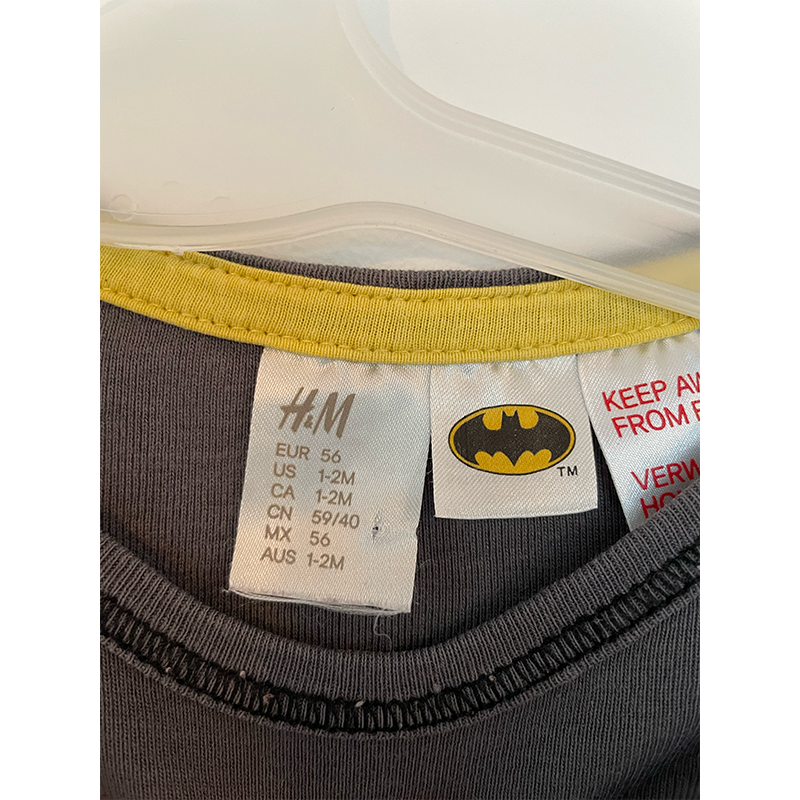 H&M grå batman natdragt med fødder str. 56